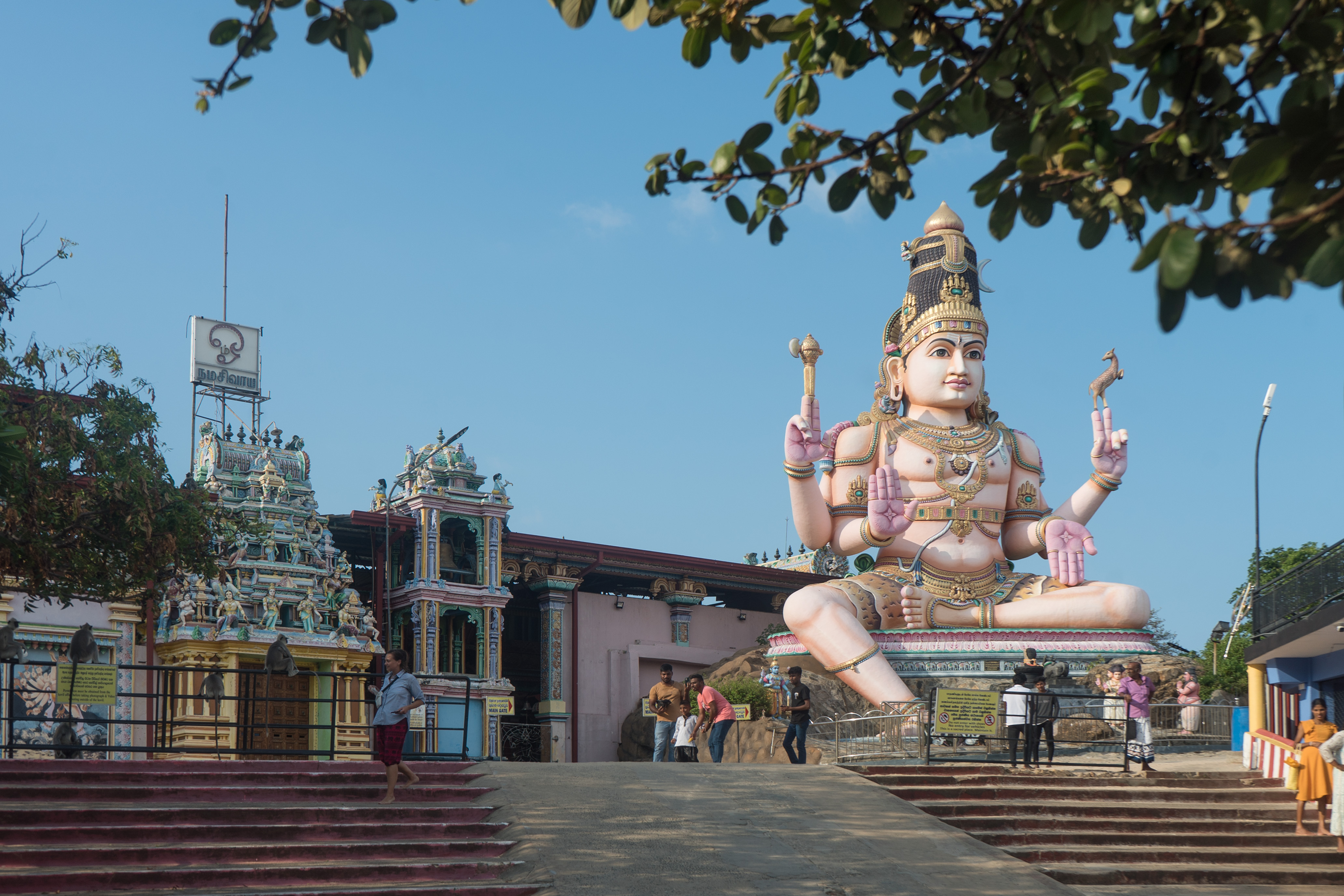 Koneswaram Temple & Shiva statue